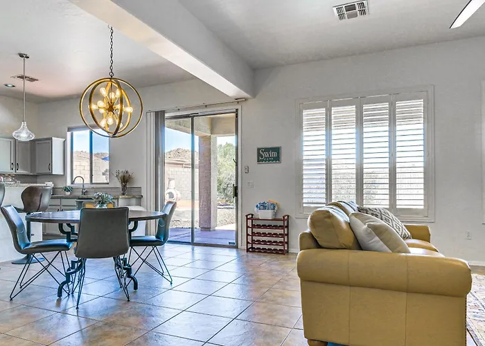 Private Pool + Yard: Getaway! Holiday home *