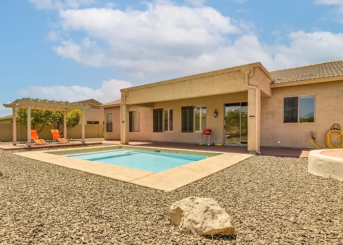 Private Pool + Yard: Getaway! Holiday home